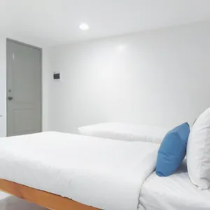 Hotel Airobedz Makati - A Value, Manilla